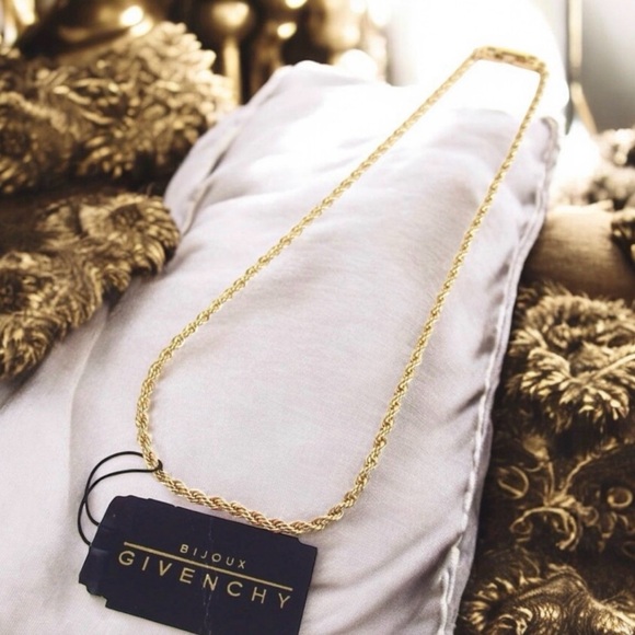 Givenchy Vintage Chain Necklace 😍
